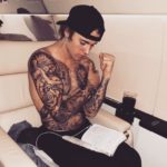 Imagem do post Corpo todo tatuado de Justin Bieber chama atenção na internet, confira!