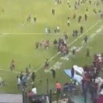 Imagem do post Depois de briga de torcidas de Querétaro e Atlas no México, imprensa do país fala em 15 mortos pelo menos
