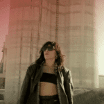 Imagem do post Cantora Loreen, vencedora do Eurovision e dona do hit “Euphoria”, faz seu comeback com “Neon Lights”, veja o clipe! 