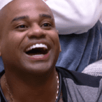 Imagem do post BBB 23: Cezar Black é o novo líder e é chamado de arregão por levar Gustavo e Key para o VIP 