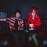 Imagem do post Conheça Glass Mansions, dupla de música pop americana e seu novo single “STANDING O”