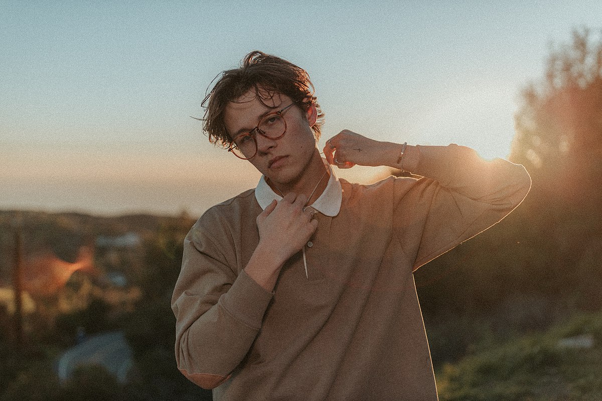 Imagem do post Conheça David Kushner, a voz de 21 anos que vem se destacando no cenário Folk-pop