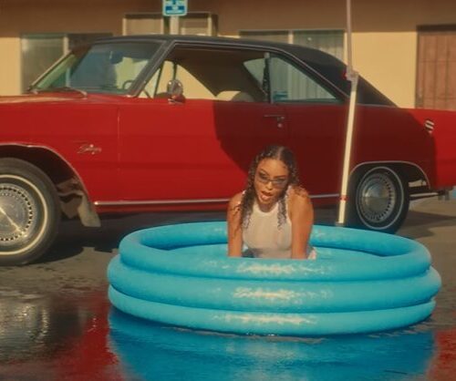 Imagem do post Any Gabrielly lança seu primeiro single solo, ‘Sweat’, pela Republic Records