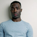 Imagem do post Ator de Harry Potter defende Paapa Essiedu após ataques racistas por papel de Snape