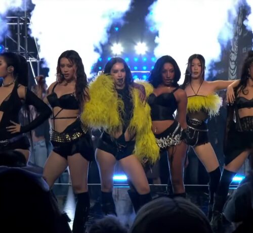 Imagem do post KATSEYE brilha no pré-show do VMA 2025 com performance eletrizante
