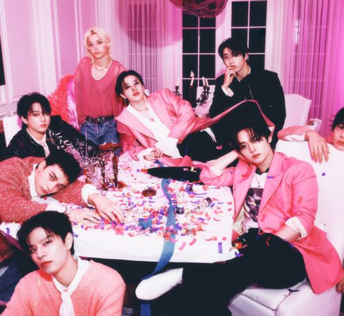 Imagem do post Stray Kids lança o novo SKZ IT TAPE “DO IT”, com as faixas-título duplas “Do It” e “Divine”!