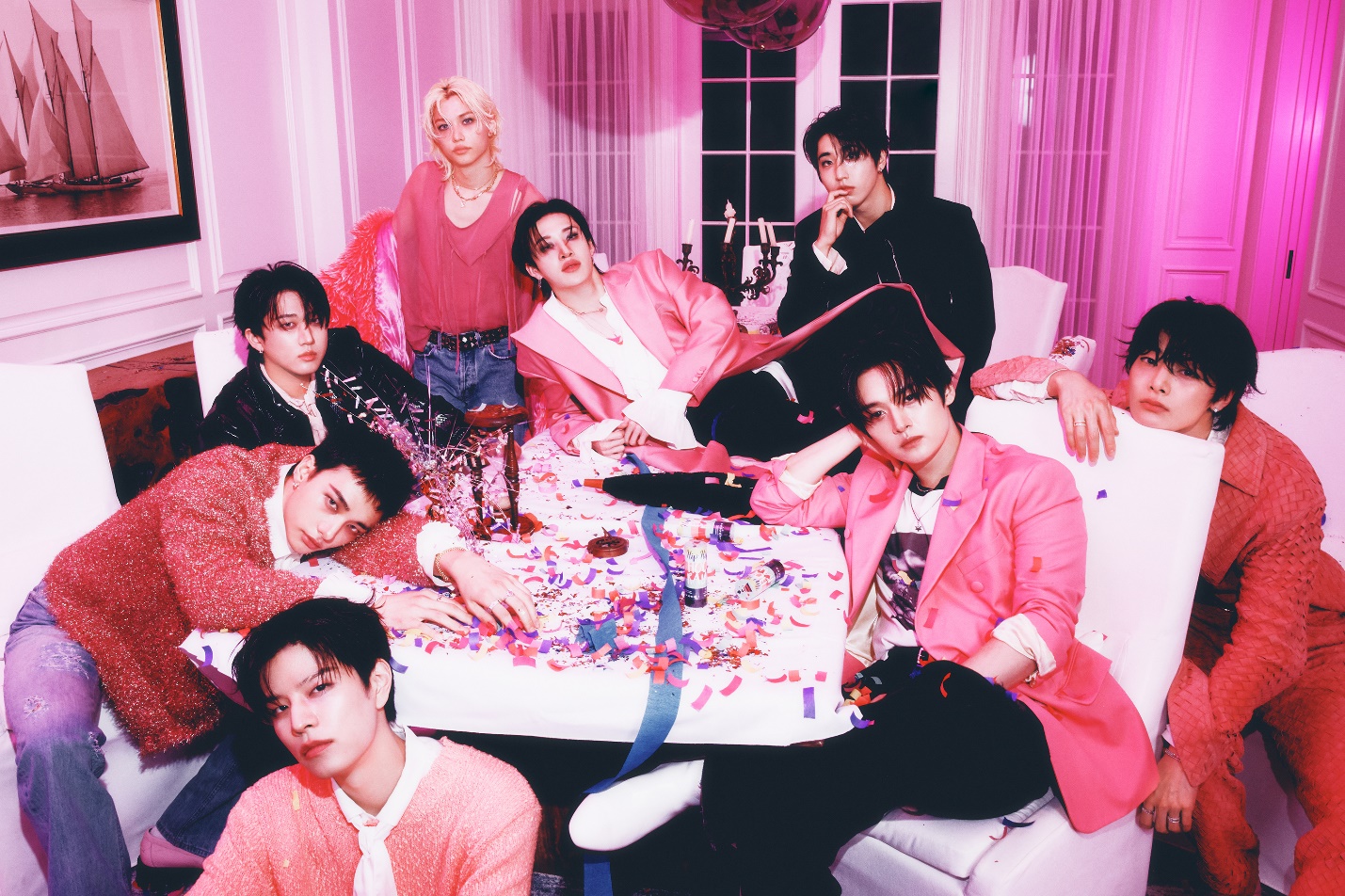 Imagem do post Stray Kids lança o novo SKZ IT TAPE “DO IT”, com as faixas-título duplas “Do It” e “Divine”!