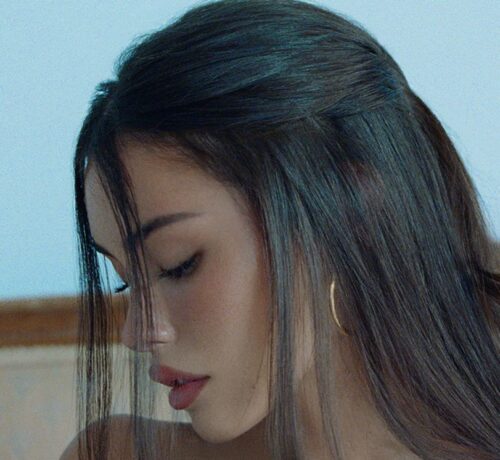 Imagem do post Madison Beer lança novo álbum “locket”