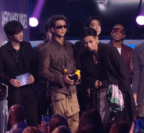 Imagem do post AMAs 2026: BTS, Sombr, Katseye, Karol G e Zara Larsson estão entre os vencedores; veja a lista